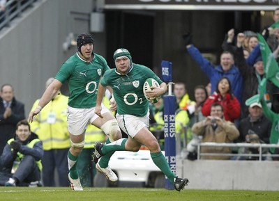 05.02.12 - Ireland v Wales - RBS Six Nations.Rory Best crosses to score the first try for Ireland.