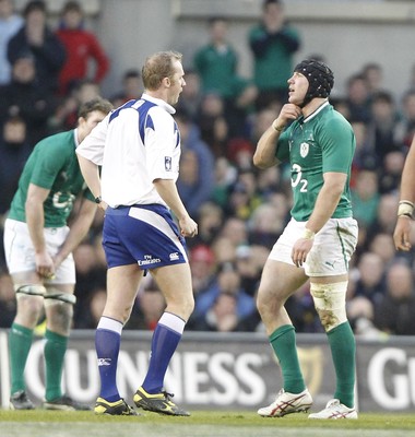 05.02.12 - Ireland v Wales - RBS Six Nations.Wayne Barnes shows Ireland's Stephen Ferris a yellow card.