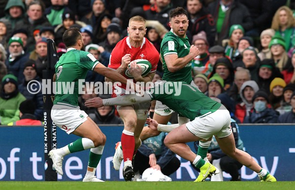 050222 - Ireland v Wales - Guinness Six Nations - Johnny McNicholl of Wales is tackled by Jamison Gibson-Park and Mack Hansen of Ireland