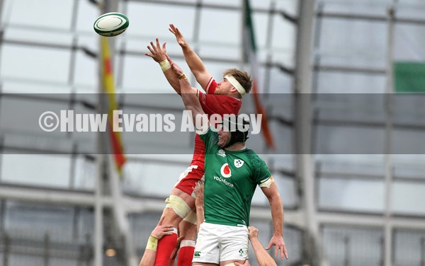 050222 - Ireland v Wales - Guinness Six Nations - Aaron Wainwright of Wales and James Ryan of Ireland compete for line out ball