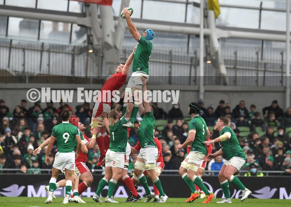 050222 - Ireland v Wales - Guinness Six Nations - Will Rowlands of Wales and Tadhg Beirne of Ireland compete for line out ball