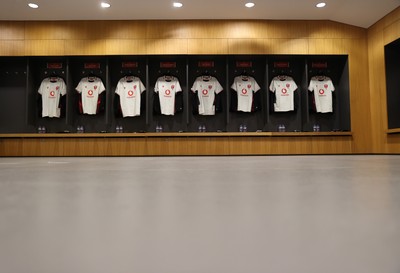 060326 - Ireland v Wales - Guinness Six Nations Championship - Wales dressing room before the game