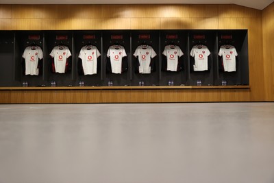 060326 - Ireland v Wales - Guinness Six Nations Championship - Wales dressing room before the game
