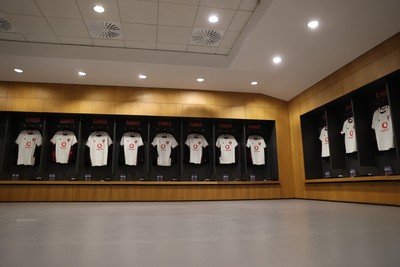 060326 - Ireland v Wales - Guinness Six Nations Championship - Wales dressing room before the game