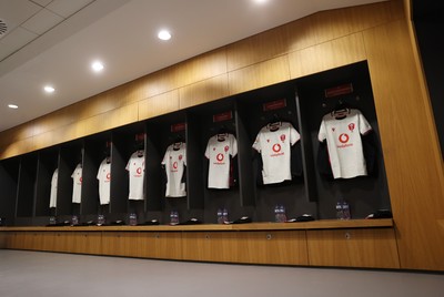 060326 - Ireland v Wales - Guinness Six Nations Championship - Wales dressing room before the game