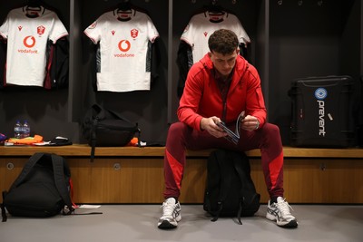 060326 - Ireland v Wales - Guinness Six Nations Championship - Louie Hennessey of Wales arrives at the stadium