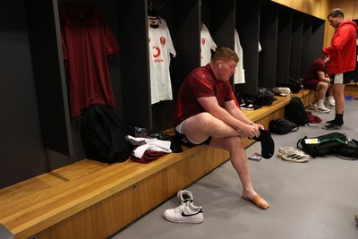 060326 - Ireland v Wales - Guinness Six Nations Championship - Rhys Carre of Wales arrives at the stadium
