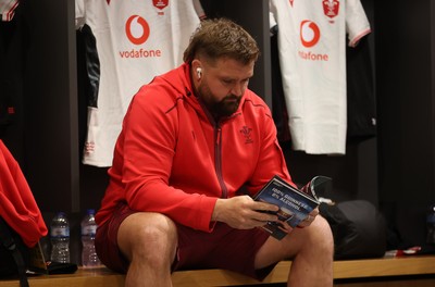 060326 - Ireland v Wales - Guinness Six Nations Championship - Tomas Francis of Wales arrives at the stadium