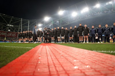 060326 - Ireland v Wales - Guinness Six Nations Championship - Wales sing the anthem