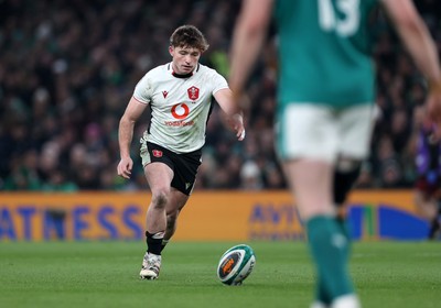 060326 - Ireland v Wales - Guinness Six Nations Championship - Dan Edwards of Wales kicks a penalty
