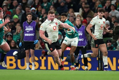 060326 - Ireland v Wales - Guinness Six Nations Championship - Rhys Carre of Wales makes a break to score a try