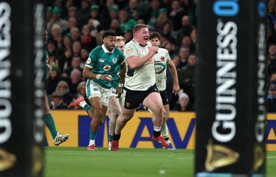 060326 - Ireland v Wales - Guinness Six Nations Championship - Rhys Carre of Wales makes a break to score a try
