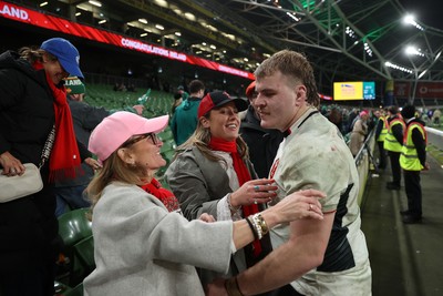 060326 - Ireland v Wales - Guinness Six Nations Championship - Archie Griffin of Wales with family at full time