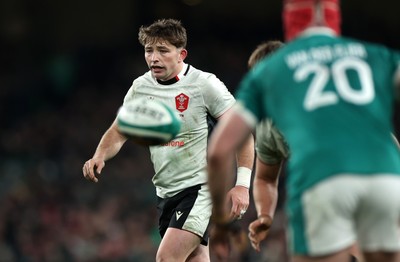 060326 - Ireland v Wales - Guinness Six Nations Championship - Dan Edwards of Wales 