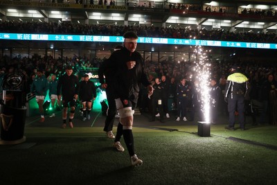 060326 - Ireland v Wales - Guinness Six Nations Championship - Aaron Wainwright of Wales 