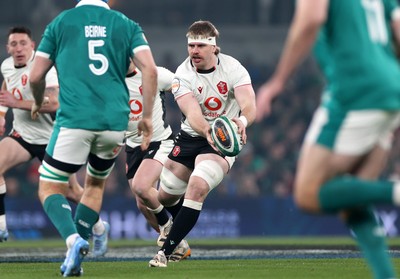 060326 - Ireland v Wales - Guinness Six Nations Championship - Aaron Wainwright of Wales 