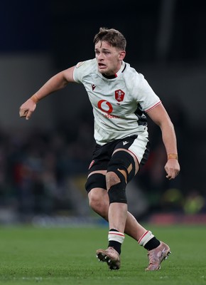 060326 - Ireland v Wales - Guinness Six Nations Championship - Alex Mann of Wales 