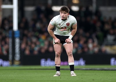 060326 - Ireland v Wales - Guinness Six Nations Championship - Dan Edwards of Wales 
