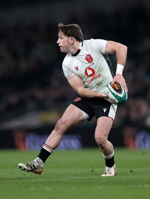 060326 - Ireland v Wales - Guinness Six Nations Championship - Dan Edwards of Wales 