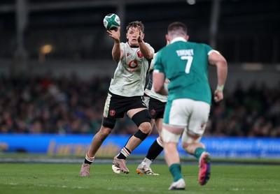 060326 - Ireland v Wales - Guinness Six Nations Championship - Alex Mann of Wales 
