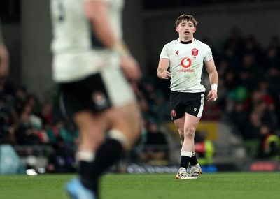 060326 - Ireland v Wales - Guinness Six Nations Championship - Dan Edwards of Wales 