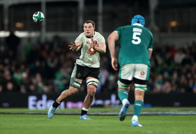 060326 - Ireland v Wales - Guinness Six Nations Championship - Ben Carter of Wales 