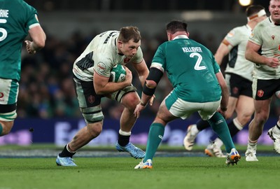 060326 - Ireland v Wales - Guinness Six Nations Championship - Ben Carter of Wales 