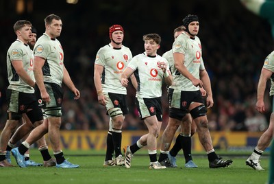 060326 - Ireland v Wales - Guinness Six Nations Championship - Dan Edwards of Wales 