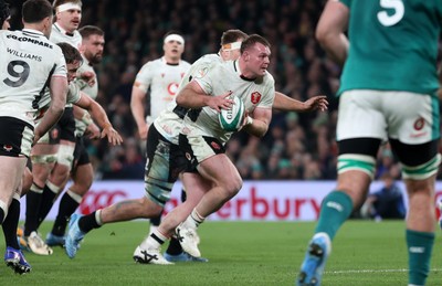 060326 - Ireland v Wales - Guinness Six Nations Championship - Dewi Lake of Wales 