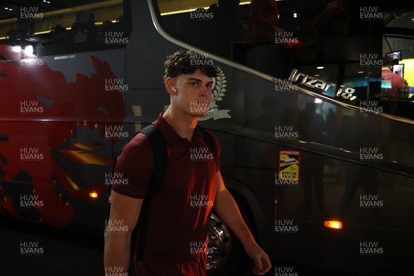 060326 - Ireland v Wales - Guinness Six Nations Championship - Eddie James of Wales arrives at the stadium