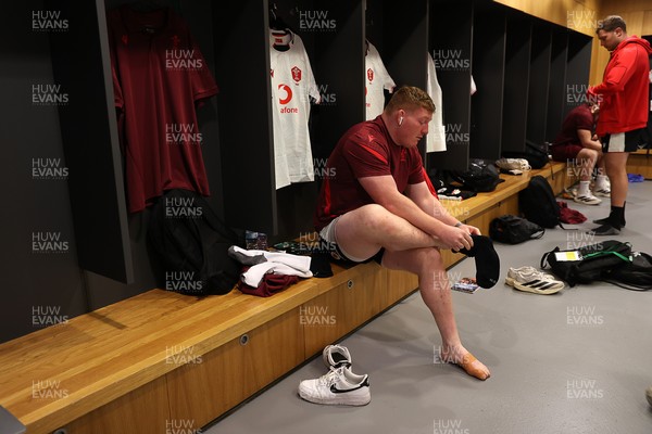 060326 - Ireland v Wales - Guinness Six Nations Championship - Rhys Carre of Wales arrives at the stadium