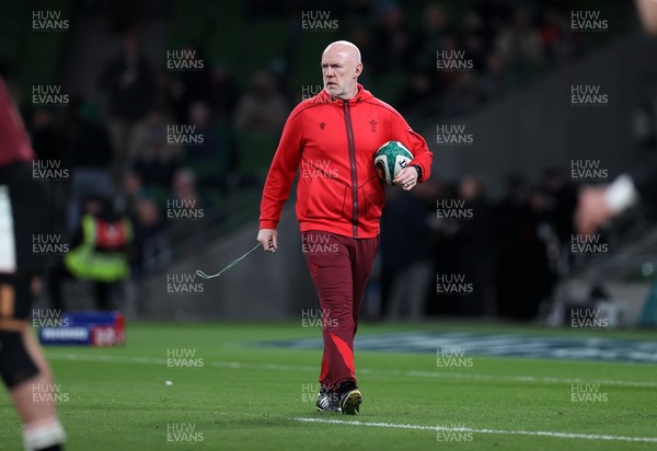 060326 - Ireland v Wales - Guinness Six Nations Championship - Wales Head Coach Steve Tandy 