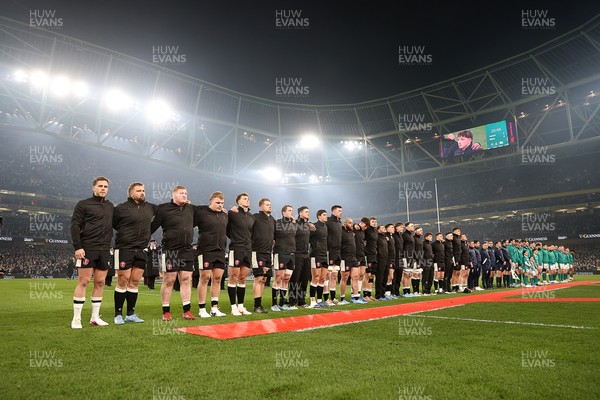 060326 - Ireland v Wales - Guinness Six Nations Championship - Wales sing the anthem