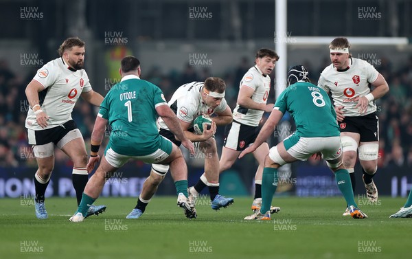 060326 - Ireland v Wales - Guinness Six Nations Championship - Ben Carter of Wales is challenged by Caelan Doris of Ireland 