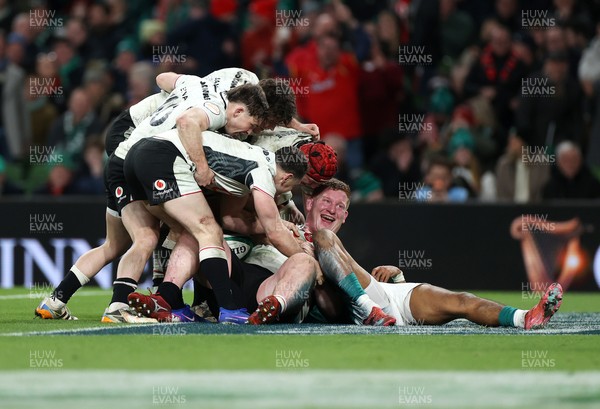 060326 - Ireland v Wales - Guinness Six Nations Championship - Rhys Carre of Wales celebrates scoring a try with team mates