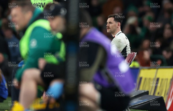 060326 - Ireland v Wales - Guinness Six Nations Championship - Tomos Williams of Wales is given a yellow card by Referee Karl Dickson 