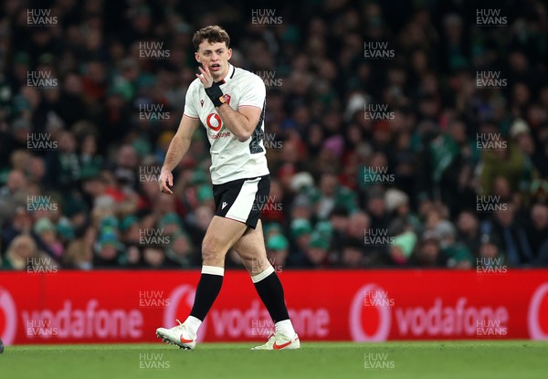 060326 - Ireland v Wales - Guinness Six Nations Championship - Louie Hennessey of Wales 