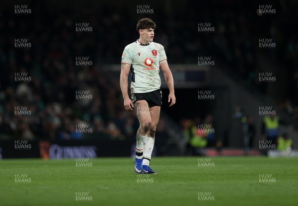 060326 - Ireland v Wales - Guinness Six Nations Championship - Eddie James of Wales 