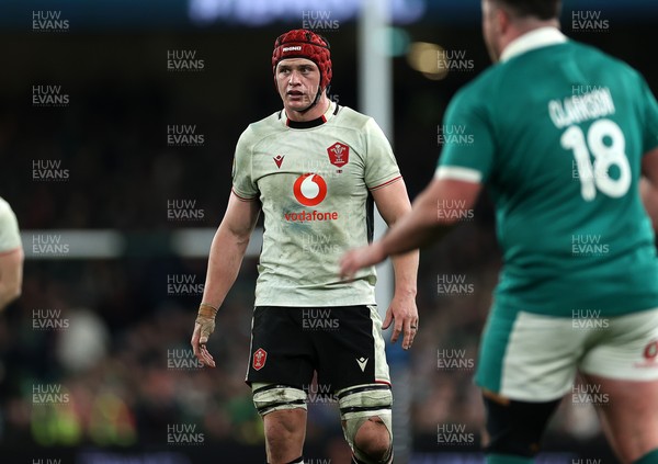 060326 - Ireland v Wales - Guinness Six Nations Championship - James Botham of Wales 