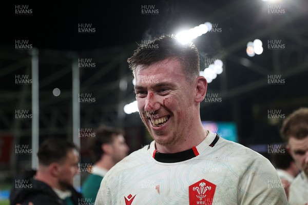 060326 - Ireland v Wales - Guinness Six Nations Championship - Adam Beard of Wales 