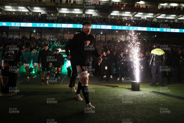 060326 - Ireland v Wales - Guinness Six Nations Championship - Aaron Wainwright of Wales 
