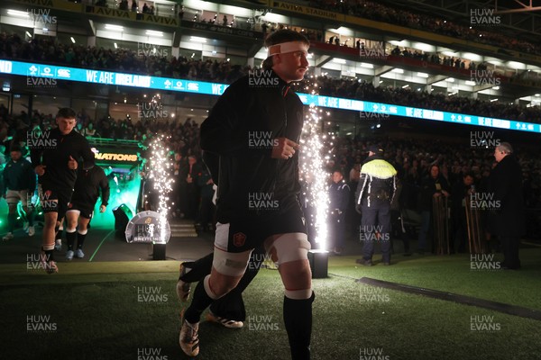 060326 - Ireland v Wales - Guinness Six Nations Championship - Aaron Wainwright of Wales 