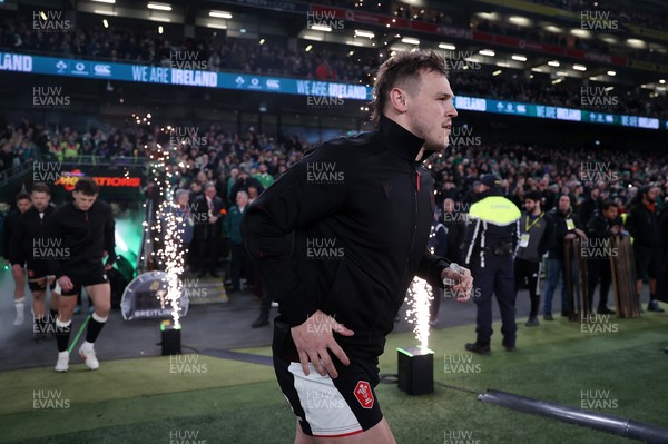 060326 - Ireland v Wales - Guinness Six Nations Championship - Jarrod Evans of Wales 