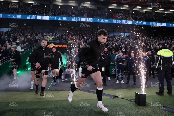 060326 - Ireland v Wales - Guinness Six Nations Championship - Louie Hennessey of Wales 