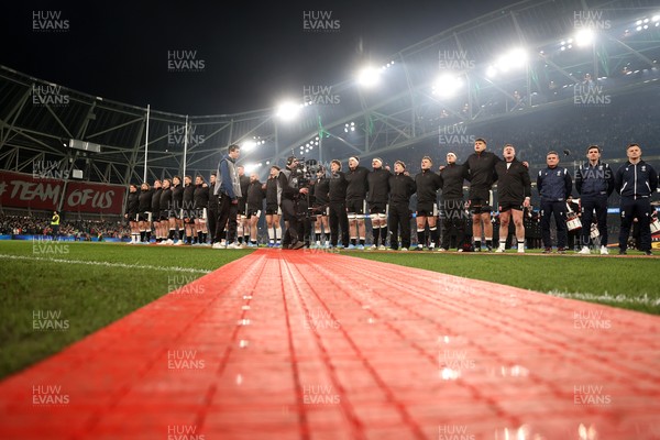 060326 - Ireland v Wales - Guinness Six Nations Championship - Wales sing the anthem