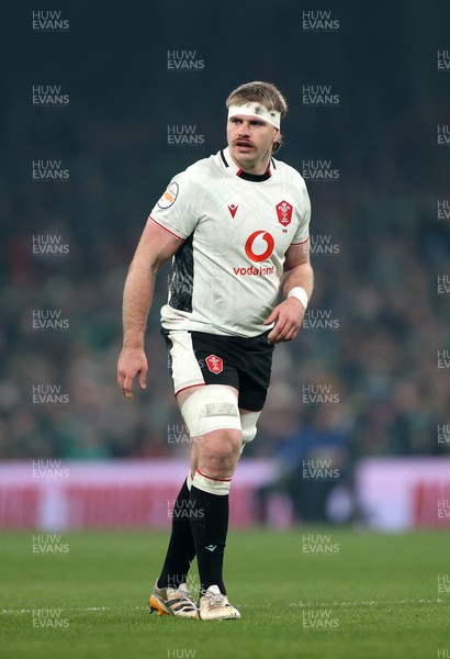 060326 - Ireland v Wales - Guinness Six Nations Championship - Aaron Wainwright of Wales 