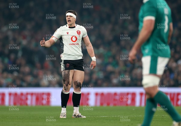060326 - Ireland v Wales - Guinness Six Nations Championship - Joe Hawkins of Wales 