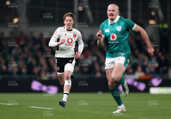 060326 - Ireland v Wales - Guinness Six Nations Championship - Ellis Mee of Wales 