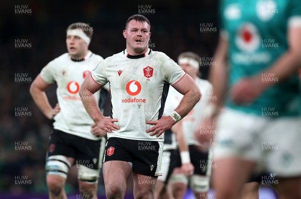 060326 - Ireland v Wales - Guinness Six Nations Championship - Dewi Lake of Wales 