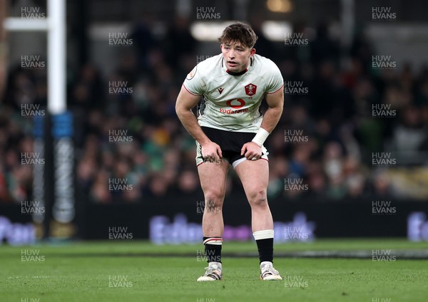 060326 - Ireland v Wales - Guinness Six Nations Championship - Dan Edwards of Wales 